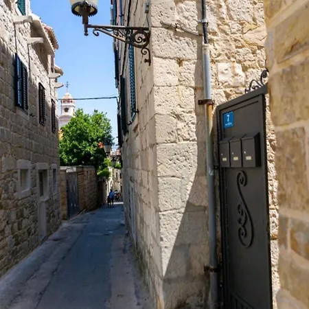 Old Town 1 4*