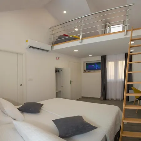 Гостьовий будинок Old Town 1